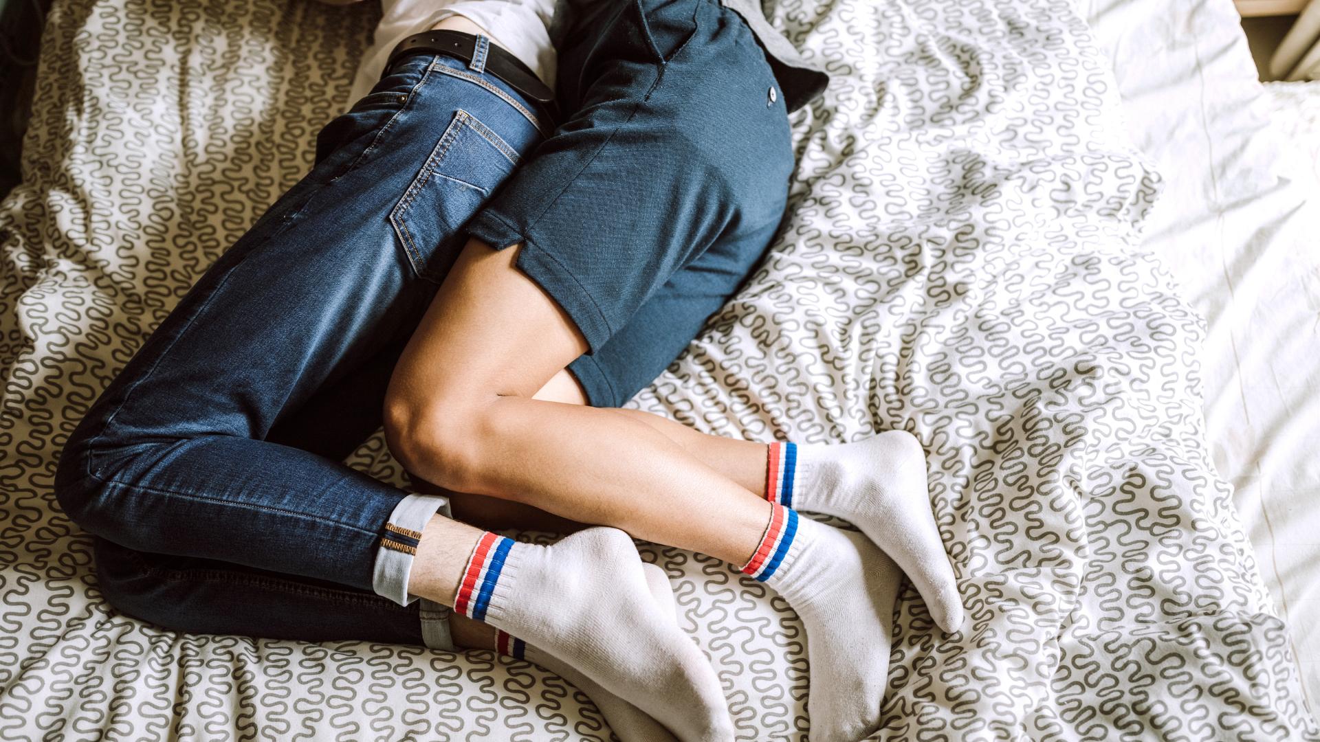 Couple dans un lit